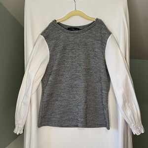 Slate & Willow Gray and White Women's sweater top size medium